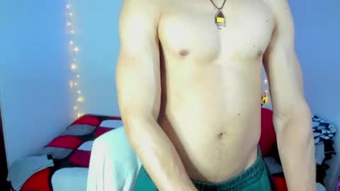 Snapshot of tom_blue10 chatting on 07-09-26, 02:48 Tom Blue online show from 07-09-26, 02:48