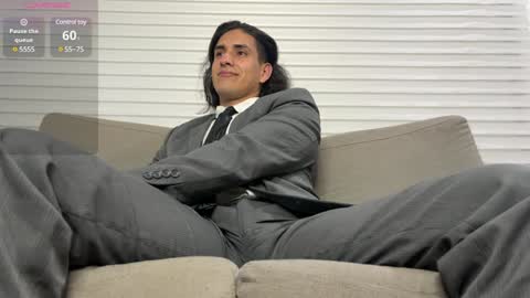 Snapshot of tom_blunt96 chatting on 01-30-25, 03:11 TOM online show from 01-30-25, 03:11