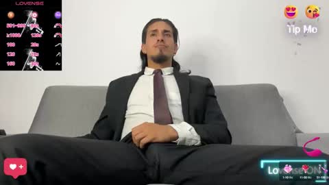 Snapshot of tom_blunt96 chatting on 10-14-25, 05:30 TOM online show from 10-14-25, 05:30