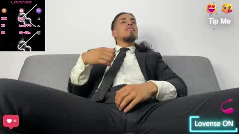 Snapshot of tom_blunt96 chatting on 11-29-25, 04:37 TOM online show from 11-29-25, 04:37