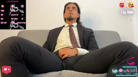 Snapshot of tom_blunt96 chatting on 12-03-25, 05:55 TOM online show from 12-03-25, 05:55