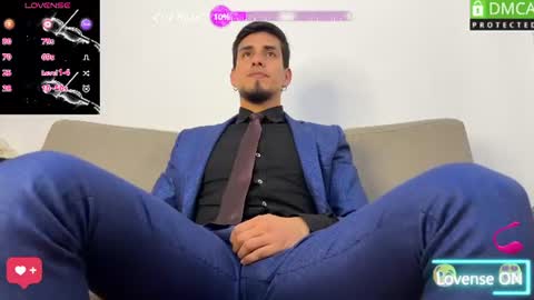 Snapshot of tom_blunt96 chatting on 06-23-26, 02:04 TOM online show from 06-23-26, 02:04