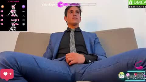 Snapshot of tom_blunt96 chatting on 07-08-26, 04:33 TOM online show from 07-08-26, 04:33