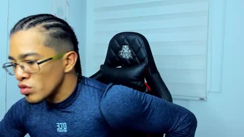Snapshot of tom_kingfit chatting on 11-18-25, 10:36 SPORTSFIT29 online show from 11-18-25, 10:36