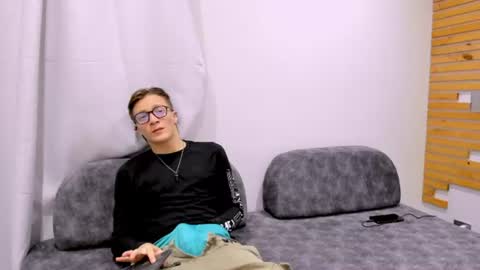 Tom online show from 06-19-26, 06:34