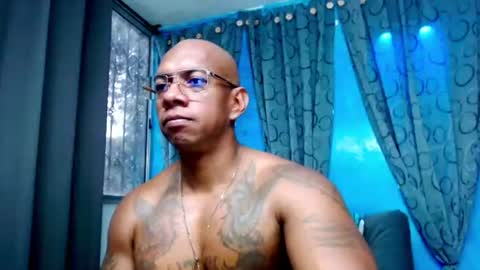 Snapshot of tom_miller chatting on 07-19-26, 05:27 Tom Miller online show from 07-19-26, 05:27