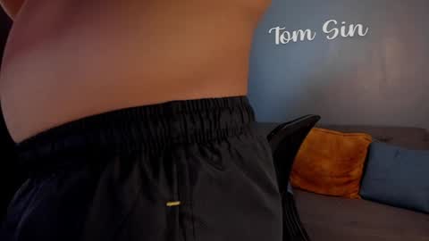 Snapshot of tom_sin_ chatting on 12-25-24, 12:58 Tom Sin online show from 12-25-24, 12:58