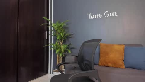 Snapshot of tom_sin_ chatting on 01-14-25, 06:49 Tom Sin online show from 01-14-25, 06:49