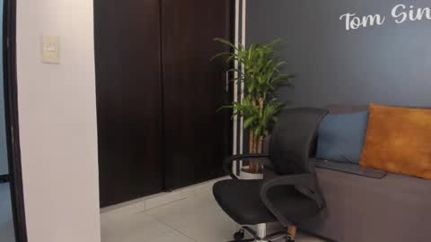 Snapshot of tom_sin_ chatting on 02-05-25, 01:15 Tom Sin online show from 02-05-25, 01:15