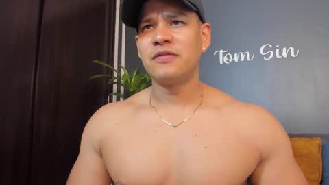 Snapshot of tom_sin_ chatting on 02-10-25, 09:58 Tom Sin online show from 02-10-25, 09:58