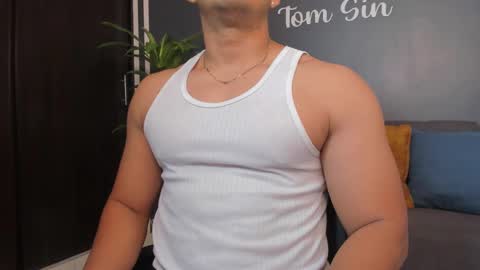 Snapshot of tom_sin_ chatting on 02-13-25, 07:10 Tom Sin online show from 02-13-25, 07:10