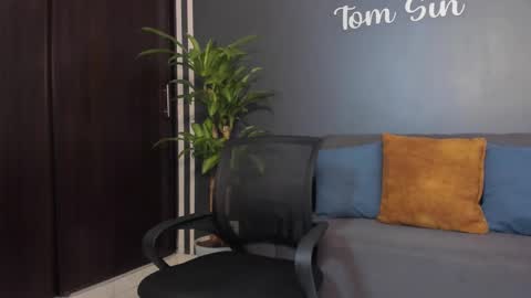 Snapshot of tom_sin_ chatting on 02-13-25, 10:22 Tom Sin online show from 02-13-25, 10:22