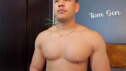 Snapshot of tom_sin_ chatting on 02-17-25, 08:58 Tom Sin online show from 02-17-25, 08:58