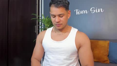 Snapshot of tom_sin_ chatting on 02-28-25, 10:06 Tom Sin online show from 02-28-25, 10:06