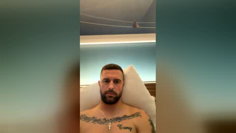 tom_uk1 online show from 03-23-26, 09:41