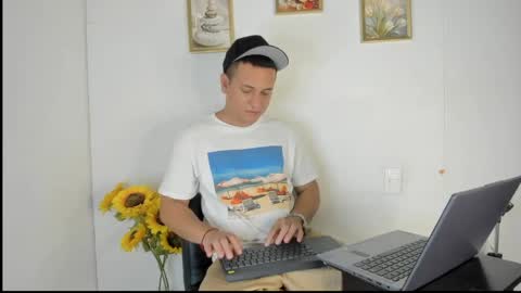 Snapshot of tomasstyl_ chatting on 06-02-26, 06:32 tomasstyl_ online show from 06-02-26, 06:32