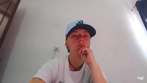 Snapshot of tomboyblue chatting on 01-08-25, 07:34 Blue online show from 01-08-25, 07:34