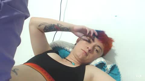 Snapshot of tomboyblue chatting on 01-11-25, 11:02 Blue online show from 01-11-25, 11:02