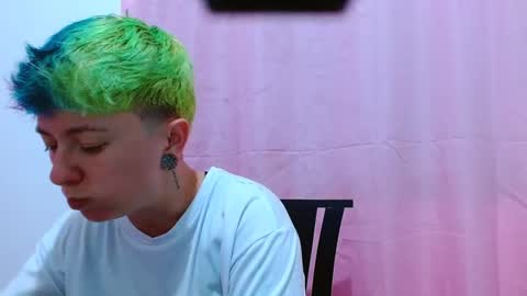 Snapshot of tomboyblue chatting on 09-17-25, 01:40 Blue online show from 09-17-25, 01:40