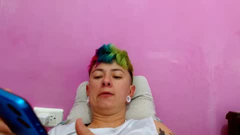 Snapshot of tomboyblue chatting on 10-05-25, 04:05 Blue online show from 10-05-25, 04:05