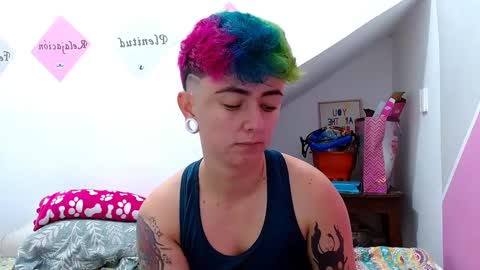 Snapshot of tomboyblue chatting on 10-11-25, 12:32 Blue online show from 10-11-25, 12:32