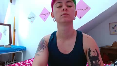 Snapshot of tomboyblue chatting on 10-27-25, 02:43 Blue online show from 10-27-25, 02:43