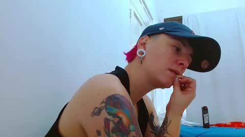 Snapshot of tomboyblue chatting on 11-21-25, 12:37 Blue online show from 11-21-25, 12:37