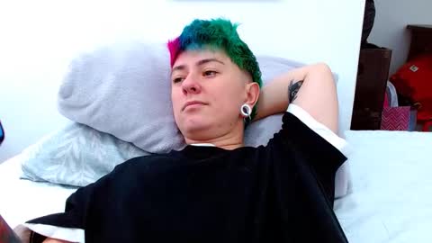 Snapshot of tomboyblue chatting on 11-22-25, 04:28 Blue online show from 11-22-25, 04:28