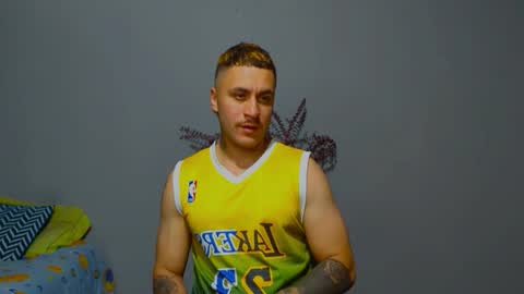 Snapshot of tomdavisxl chatting on 10-09-25, 12:52 tomDavisXl online show from 10-09-25, 12:52