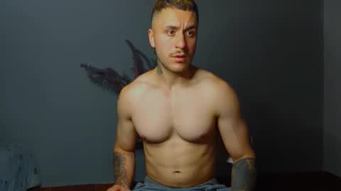 Snapshot of tomdavisxl chatting on 10-11-25, 12:21 tomDavisXl online show from 10-11-25, 12:21