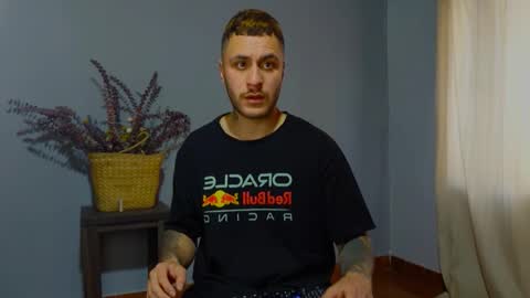 Snapshot of tomdavisxl chatting on 10-16-25, 10:22 tomDavisXl online show from 10-16-25, 10:22