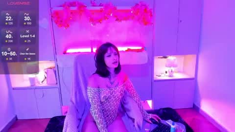 Snapshot of tomiedark_ chatting on 05-08-26, 04:40 KAELANI online show from 05-08-26, 04:40