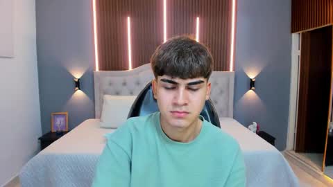 Tommy  online show from 10-10-25, 04:33