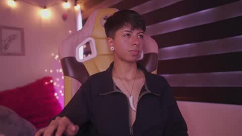 Snapshot of tommy_blue1 chatting on 02-26-25, 04:03 Blue online show from 02-26-25, 04:03