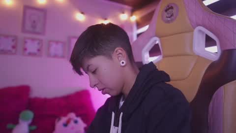 Snapshot of tommy_blue1 chatting on 03-03-25, 12:16 Blue online show from 03-03-25, 12:16