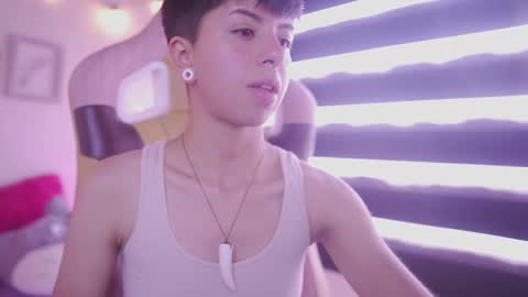 Snapshot of tommy_blue1 chatting on 03-05-25, 04:02 Blue online show from 03-05-25, 04:02