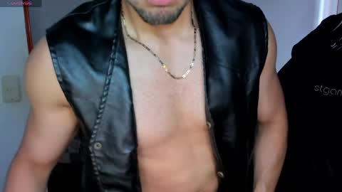 Snapshot of tommy_bred chatting on 05-10-26, 06:35 Twitter BreddTommy IG tommy bredd online show from 05-10-26, 06:35