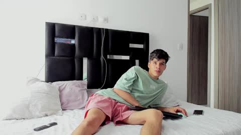 Snapshot of tommy_carlos chatting on 01-20-25, 02:25 online show from 01-20-25, 02:25