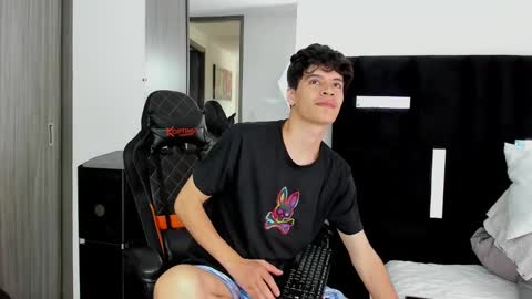 Snapshot of tommy_carlos chatting on 02-13-25, 01:05 online show from 02-13-25, 01:05