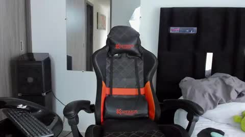 Snapshot of tommy_carlos chatting on 02-13-25, 04:07 online show from 02-13-25, 04:07