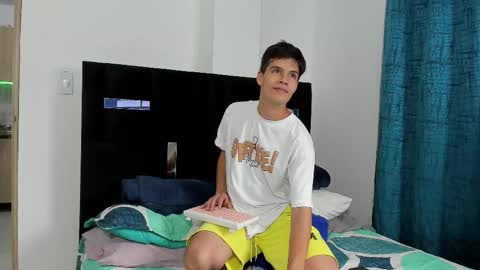 Snapshot of tommy_carlos chatting on 10-04-25, 08:12 online show from 10-04-25, 08:12