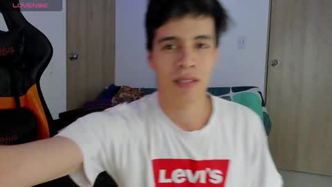 Snapshot of tommy_carlos chatting on 10-23-25, 02:00 online show from 10-23-25, 02:00