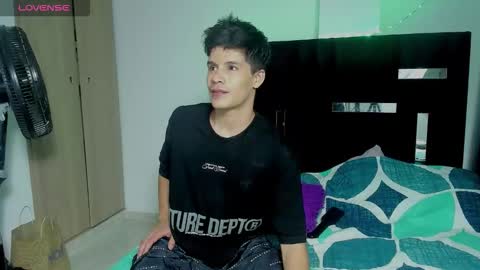 Snapshot of tommy_carlos chatting on 11-28-25, 09:23 online show from 11-28-25, 09:23