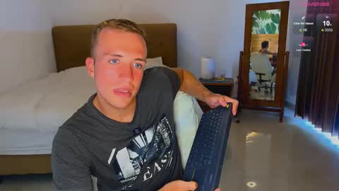 Snapshot of tommy_cumfinger chatting on 10-01-25, 01:55 Tommy online show from 10-01-25, 01:55