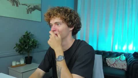 Snapshot of tommy_jamm chatting on 09-15-25, 02:06 Tommy online show from 09-15-25, 02:06