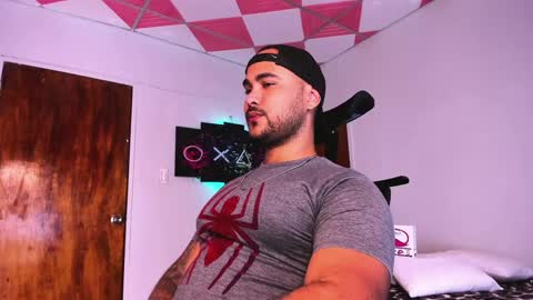 Snapshot of tommy_sccott chatting on 12-13-24, 05:27 tommy_sccott online show from 12-13-24, 05:27