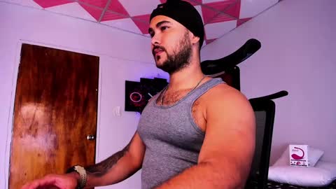 Snapshot of tommy_sccott chatting on 12-28-24, 03:47 tommy_sccott online show from 12-28-24, 03:47