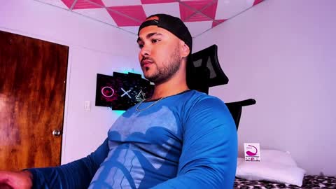 Snapshot of tommy_sccott chatting on 01-04-25, 03:18 tommy_sccott online show from 01-04-25, 03:18