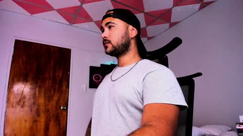 Snapshot of tommy_sccott chatting on 01-17-25, 03:34 tommy_sccott online show from 01-17-25, 03:34