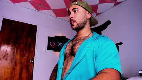 Snapshot of tommy_sccott chatting on 01-27-25, 03:15 tommy_sccott online show from 01-27-25, 03:15